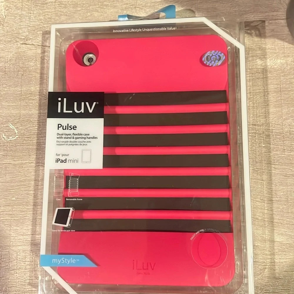 NIP iLuv iPad Mini Case 8 x 5.5 Flexible w/Gaming Handles